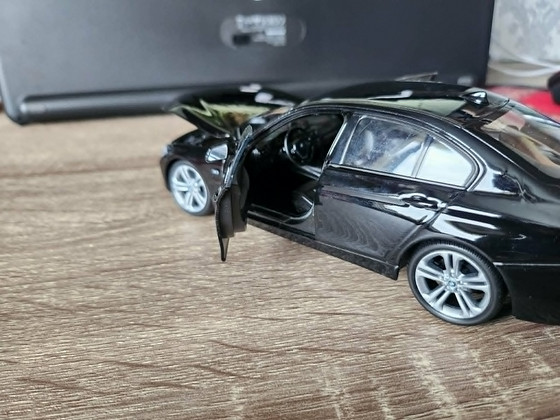 BMW 335i 1:24 mudel
