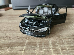 Модель BMW 335i 1:24 (4 фото из 9)