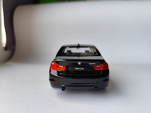 Модель BMW 335i 1:24 (5 фото из 9)