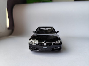 Модель BMW 335i 1:24 (6 фото из 9)