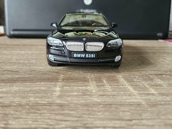 BMW 535i 1:24 mudel