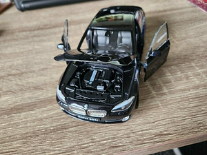 BMW 535i 1:24 mudel (4 foto / 8)