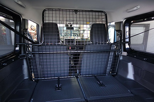 Suzuki jimny koera eraldusrest / raam. Originaal 990E0-78R48 (1 foto / 2)