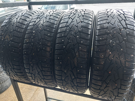 195/65/15 Nokian Nordman7 шипованные шины 4 шт.