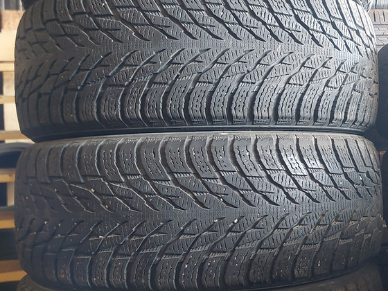 215/55/17 Nokian R3 нешипованные шины 4 шт.