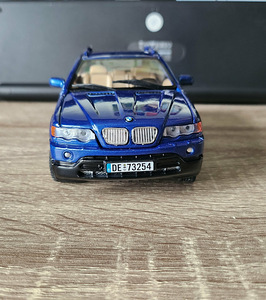 Модель BMW X5 E53 1:24 (1 фото из 8)
