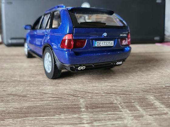 BMW X5 E53 1:24 mudel