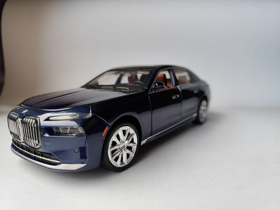 BMW I7 G70 1:24 mudel