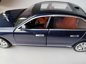 Модель BMW I7 G70 1:24 (5 фото из 9)