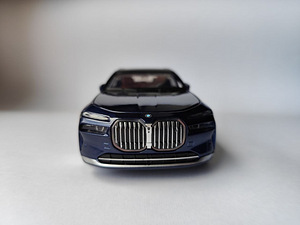 Модель BMW I7 G70 1:24 (6 фото из 9)