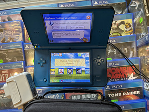 Nintendo DSi XL (2 foto / 3)