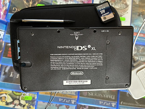 Nintendo DSi XL (3 foto / 3)