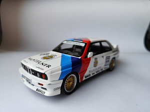 Модель BMW M3 E30 1:24 (9 фото из 10)