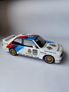 Модель BMW M3 E30 1:24 (10 фото из 10)