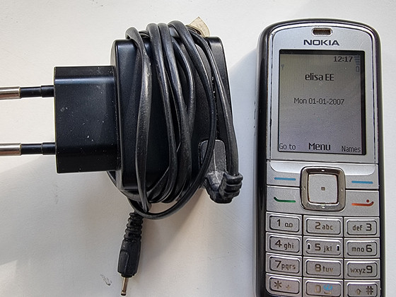 Retro telefon Nokia 6070