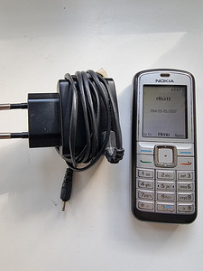 Ретро телефон Nokia 6070 (3 фото из 6)