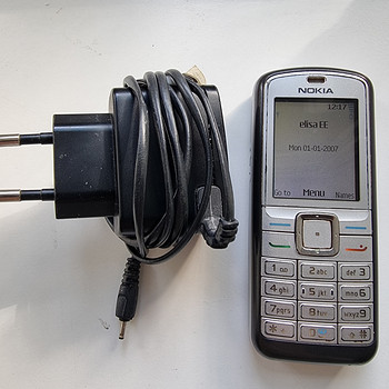 Retro telefon Nokia 6070