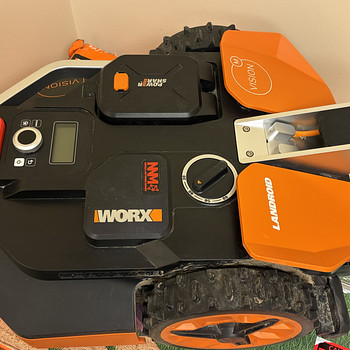 Робот-газонокосилка Worx Landroid Vision 600 м² без ограничительного кабеля