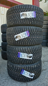 R19 275 40 19 Goodyear Ultra Grip Arctic 2 105T XL uued 4tk (1 foto / 2)