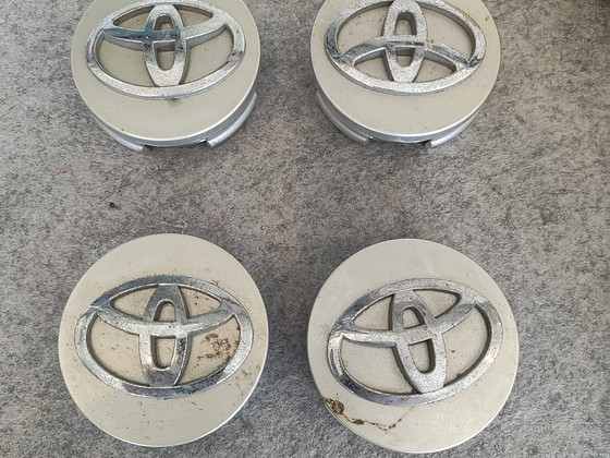 Оригинальные колпаки Toyota!