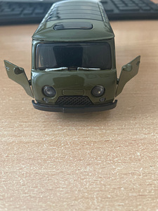 Модельный автомобиль UAZ-452 (3 фото из 5)