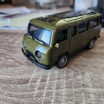 Модельный автомобиль UAZ-452