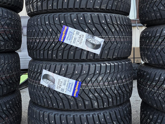Шины R20 235 35 20 Goodyear Ultra Grip Arctic 2, 4 шт., новые
