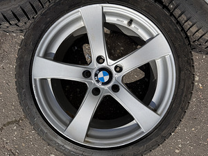 17" диски Dezent 5x120 + шипованные шины 225/45/17 (8 мм) (1 фото из 8)