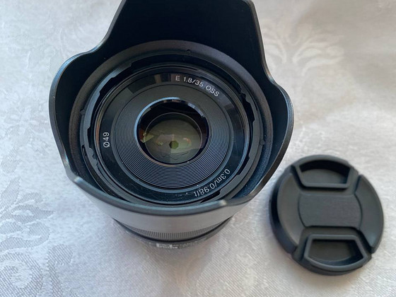 Sony E 35mm F1.8 OSS