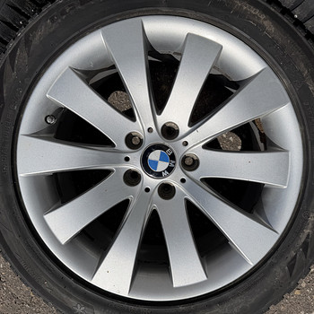 18" оригинальные диски BMW style 250 + шипованные шины 235/50/18