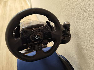 Раллийное кресло Playseat с рулём Logitech G923 для PS/PC (6 фото из 7)
