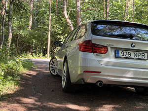 BMW 320 XDrive (4 foto / 15)