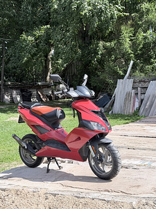 Aprilia SR50R piaggio (1 foto / 9)