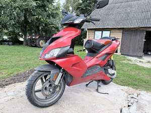 Aprilia SR50R piaggio (3 foto / 9)