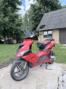 Aprilia SR50R piaggio (4 foto / 9)