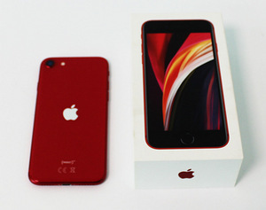 Mobiiltelefon Apple iPhone SE 2020 64 GB (2 foto / 3)