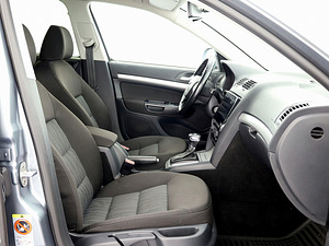 Skoda Octavia Comfortline Facelift ATM 1.6 TDI 77kW (6 foto / 8)