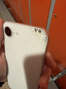 iPhone 16e 256GB (1 foto / 4)