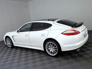 Porsche Panamera Turbo 4.8 368kW (4 foto / 9)