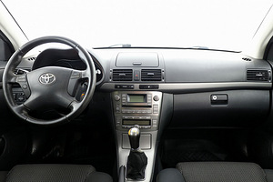 Toyota Avensis Linea Sol Facelift 1.8 95kW (5 фото из 7)