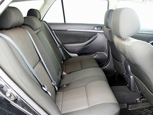 Toyota Avensis Linea Sol Facelift 1.8 95kW (7 фото из 7)