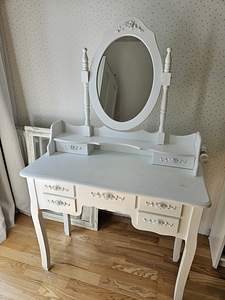 IKEA Peegliga tualettlaud (2 foto / 4)
