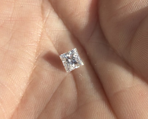 Натуральный бриллиант D VS2 1.03ct. (3 фото из 3)