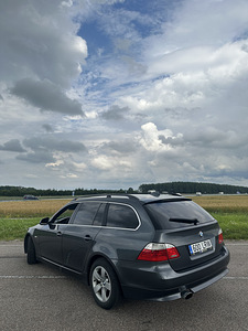 BMW E61 520D 2009 (3 foto / 9)