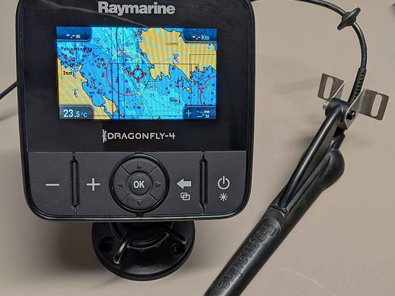 Эхолот Raymarine Dragonfly + Navionics 44xg kaart