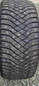 Naastrehvid Goodyear UltraGrip Arctic 2 255/40R20 (1 foto / 2)