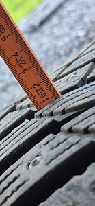 Naastrehvid Goodyear UltraGrip Arctic 2 255/40R20 (2 foto / 2)