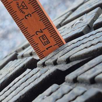 Naastrehvid Goodyear UltraGrip Arctic 2 255/40R20