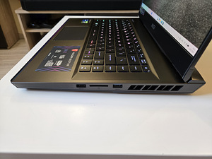 MSI Raider GE67HX 12UGS OLED 240Hz I7-12800HX RTX-3070TI (5 foto / 7)