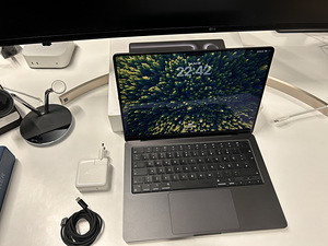 MacBook Pro 14" 2025 M4 Pro 24Gb 512Gb Space Black (3 фото из 4)